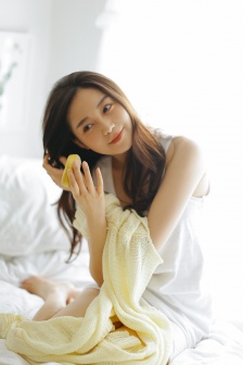 男女打扑克